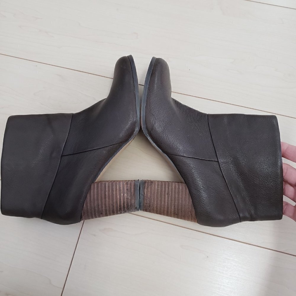 Quad Comfort by Denver Hayes Leather Ankle Booties Stacked Heel Sz 7 Brown - Picture 4 of 11